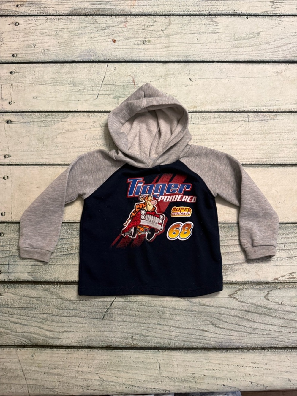 Vintage The wonderful world of Disney Tigger in a car sweatshirt hoodie. Flaw 3T